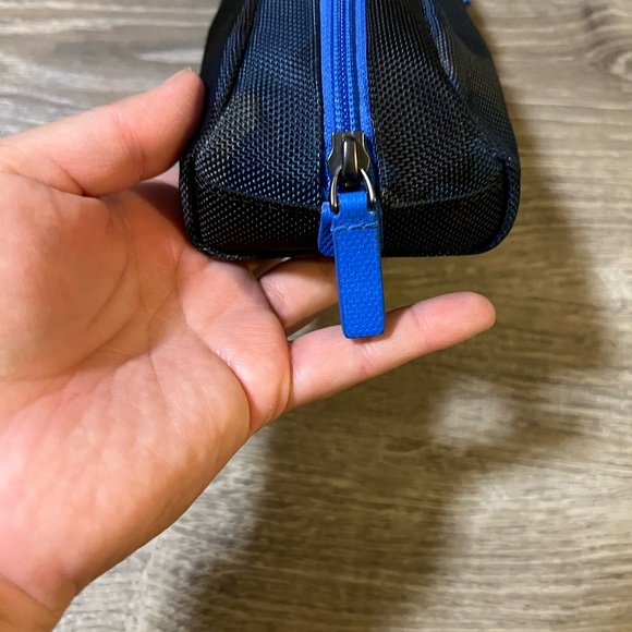 TUMI Alpha Electronic Cord Pouch - Picture 4 of 6